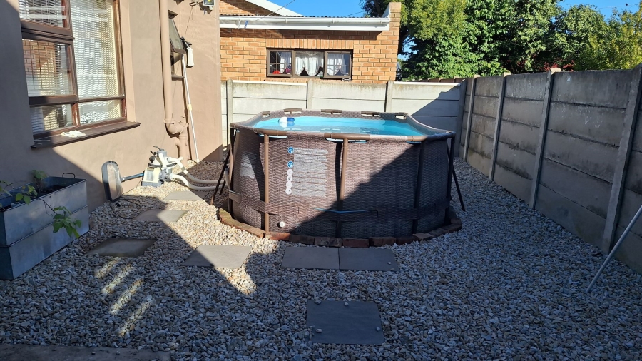4 Bedroom Property for Sale in Denneoord Western Cape